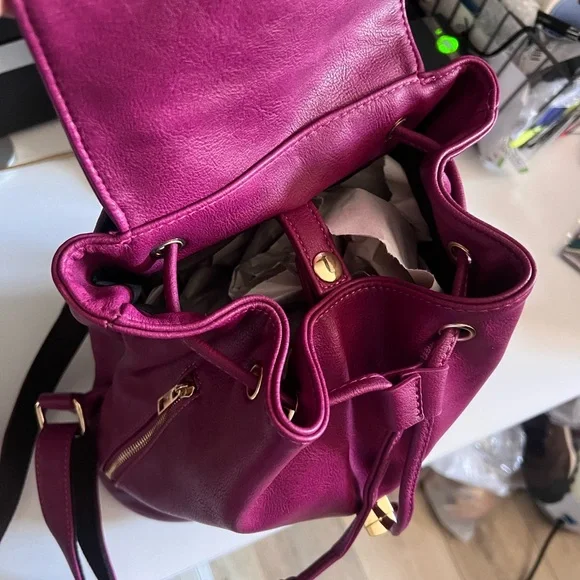 NWT. Fuchsia Vegan Leather Backpack, STUNNING - Picture 3 of 11